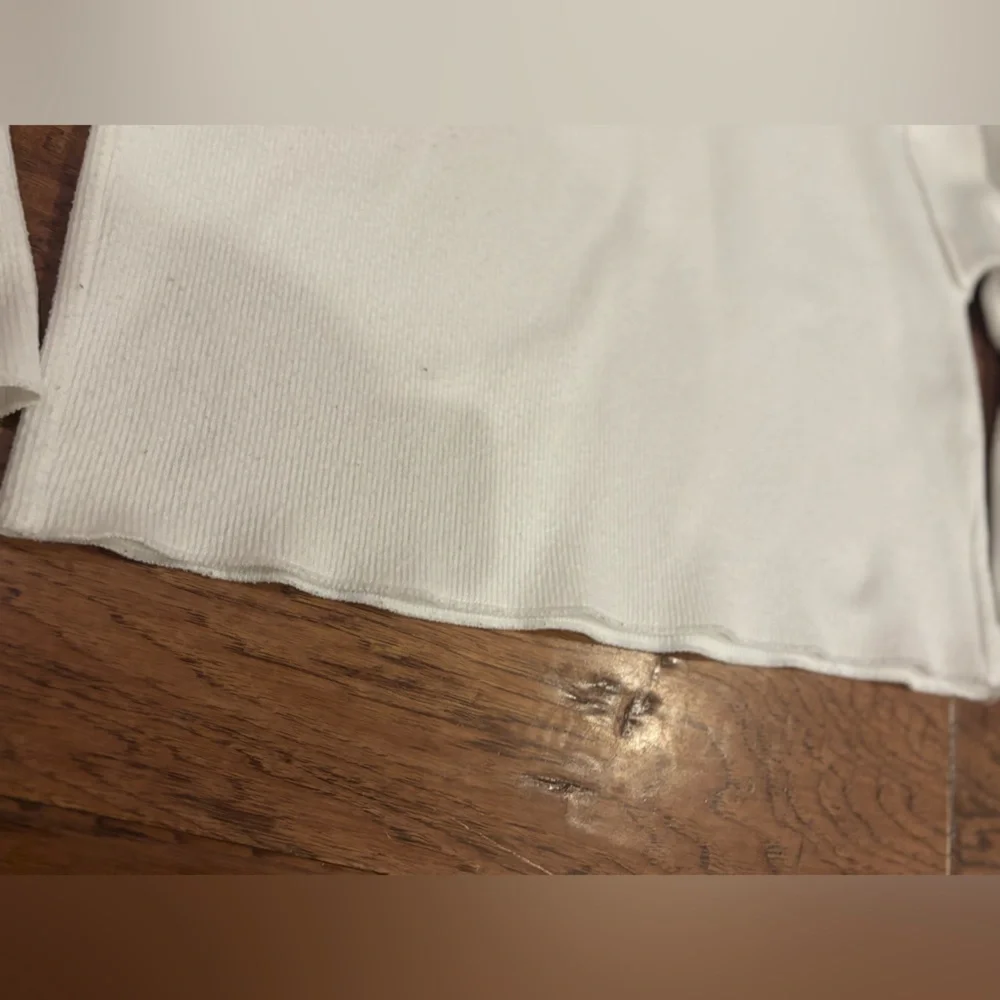 Zara minimalist white